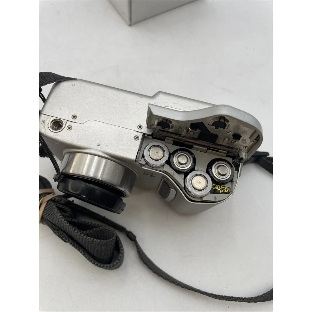 Konica Minolta DiMAGE Xg Digital Camera Silver 5.1-17.1mm Zoom Lens Compact